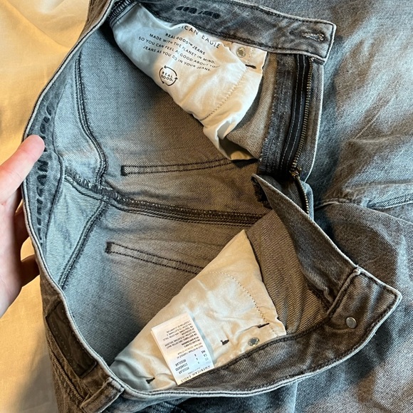 American Eagle Ripped Mom Jean in Smoked Gray 6 - Picture 14 of 16